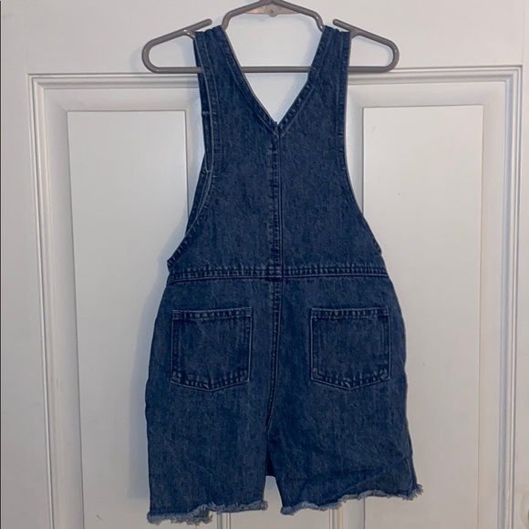 Super Cute Denim Overall Shorts w/Cherries Sz 5T - Picture 2 of 9